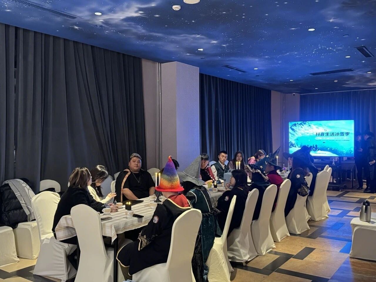 岁末追雪，跨年赴约！跟着抖音「雪落山海间」，解锁追雪新仪式