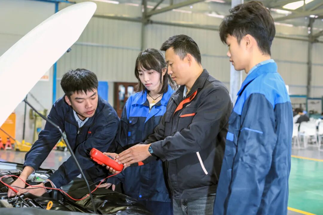 青春・榜 YOUNG | “专→本→硕”三连跳，她说:选对学校少走弯路