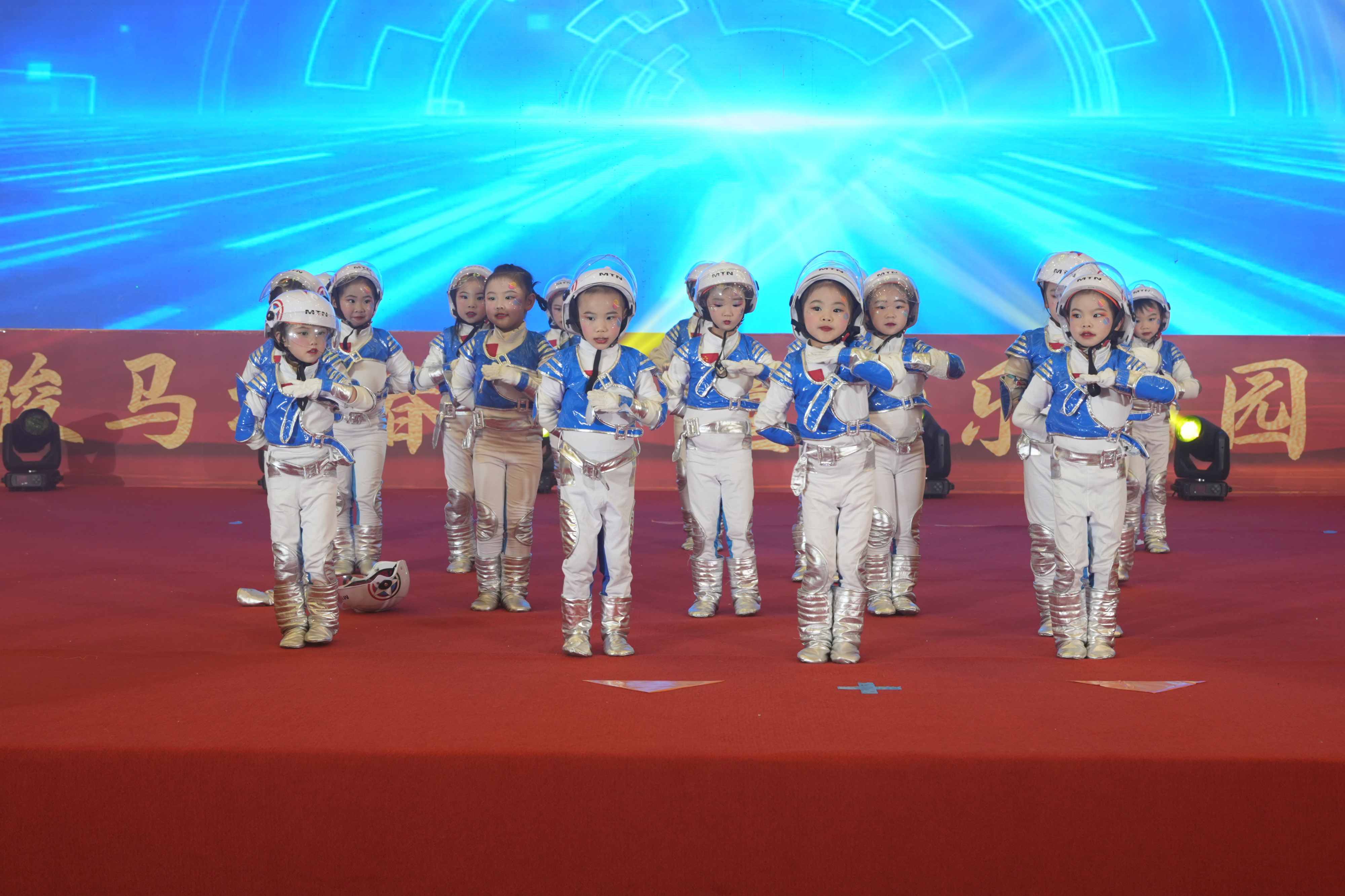 骏马携春至 童心乐满园——观山湖“1+N”集团化办园成果展示暨文艺汇演圆满举行