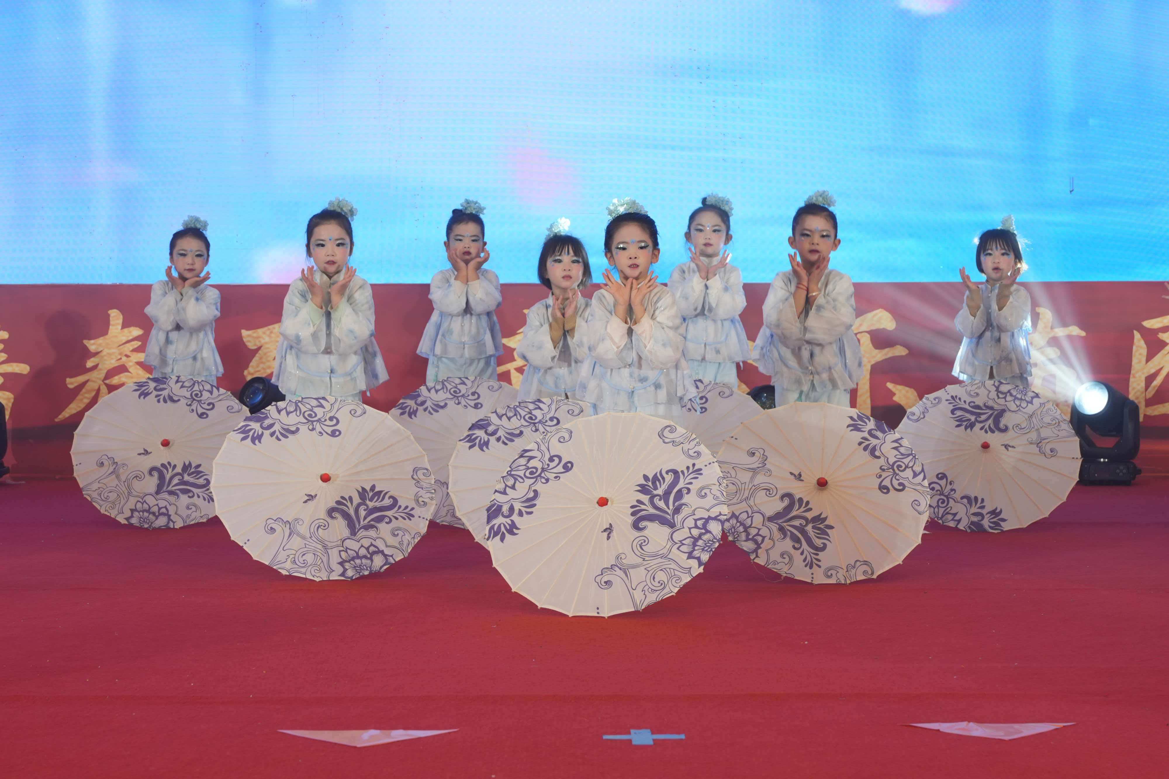 骏马携春至 童心乐满园——观山湖“1+N”集团化办园成果展示暨文艺汇演圆满举行