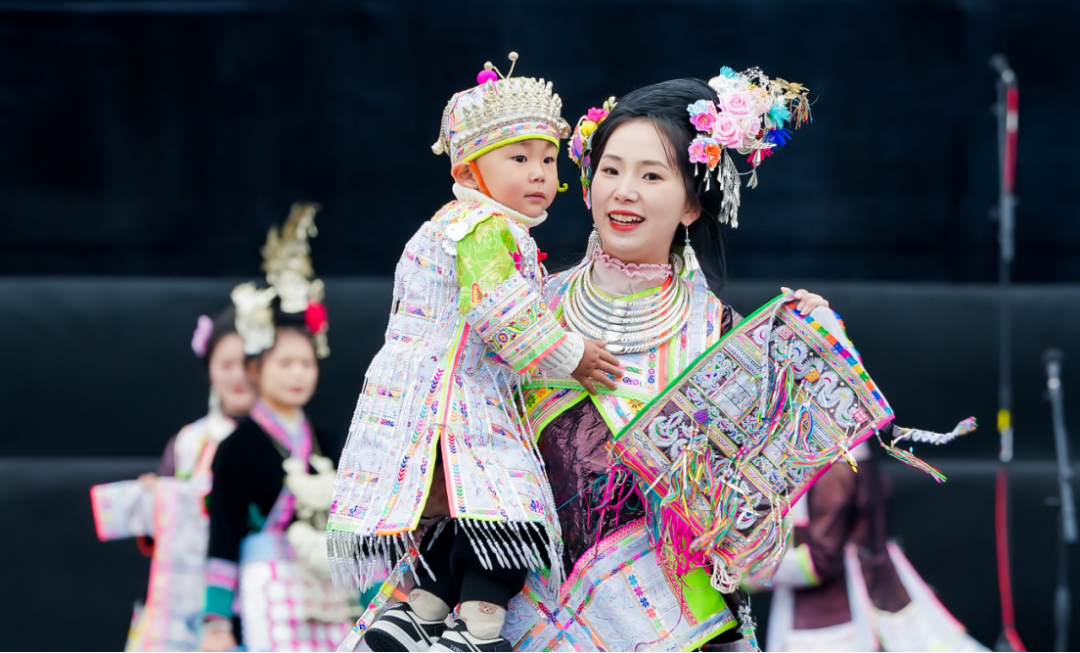 多彩贵州城千人侗族大歌展非遗魅力