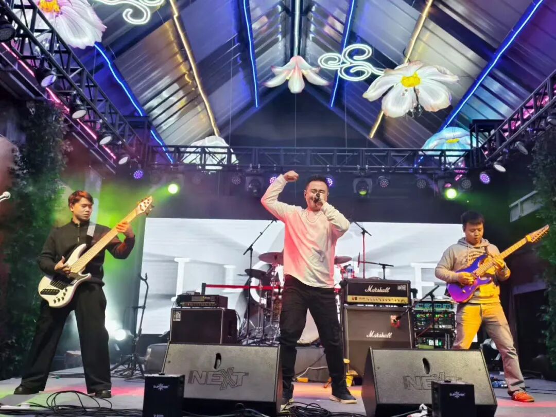 现场直击！多彩贵州城元旦活动精彩纷呈，游客体验快乐加倍