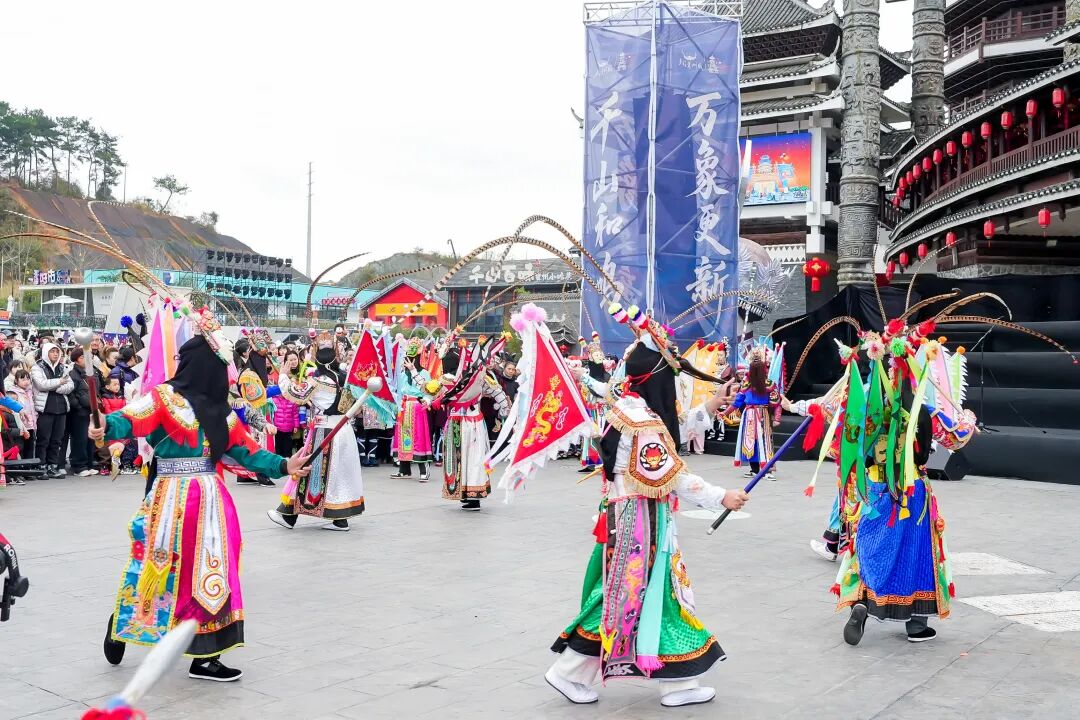 现场直击！多彩贵州城元旦活动精彩纷呈，游客体验快乐加倍