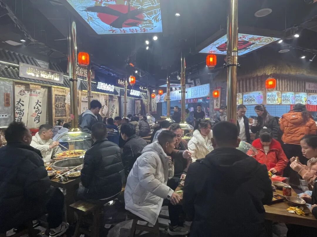 贵阳元旦文旅热力全开：“六爽”跨年点燃全城，75万人次乐游筑城