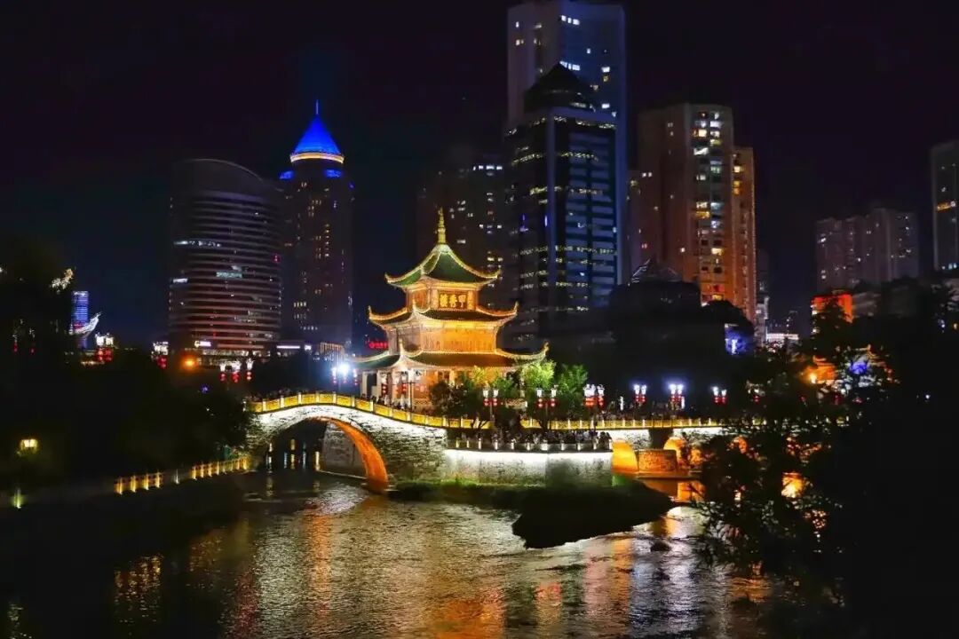 贵阳元旦文旅热力全开：“六爽”跨年点燃全城，75万人次乐游筑城