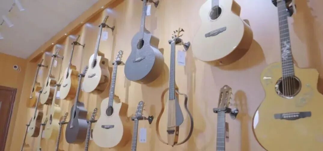 走进“专精特新” | 娜塔莎：一把吉他奏响工业高质量发展新乐章