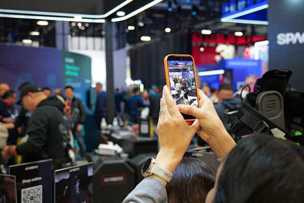 CES2026创新奖得主:傲鲨 VIATRIX海外首次亮相,引领外骨骼机器人走向日常 CES2026创新奖得主:傲鲨 VIATRIX海外首次亮相,引领外骨骼机器人走向日常