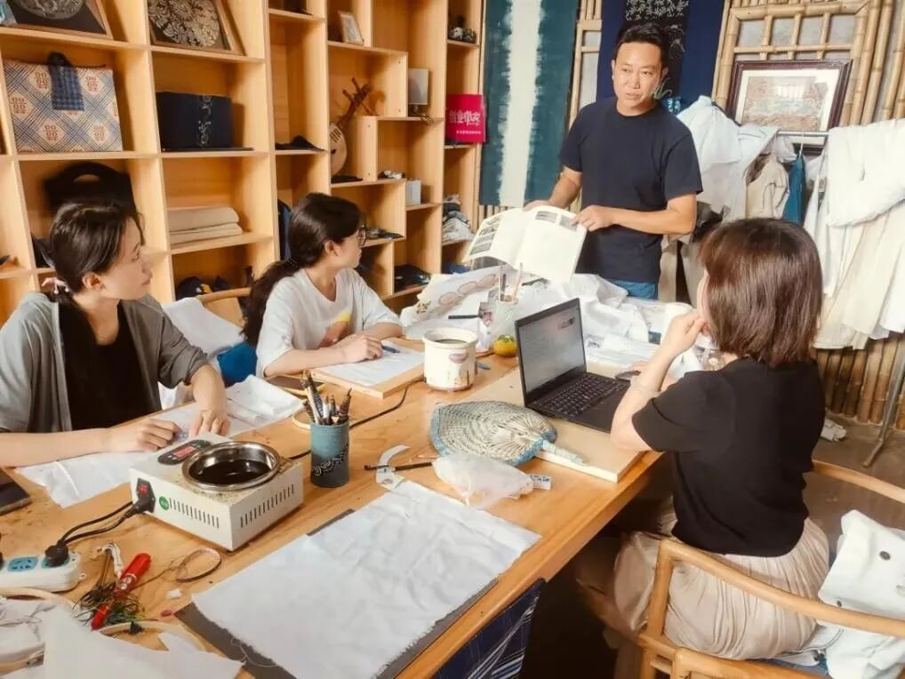 青春・榜 YOUNG | 黄德蓉：以蓝白匠心承非遗文脉，用青春锐气绘振兴新篇