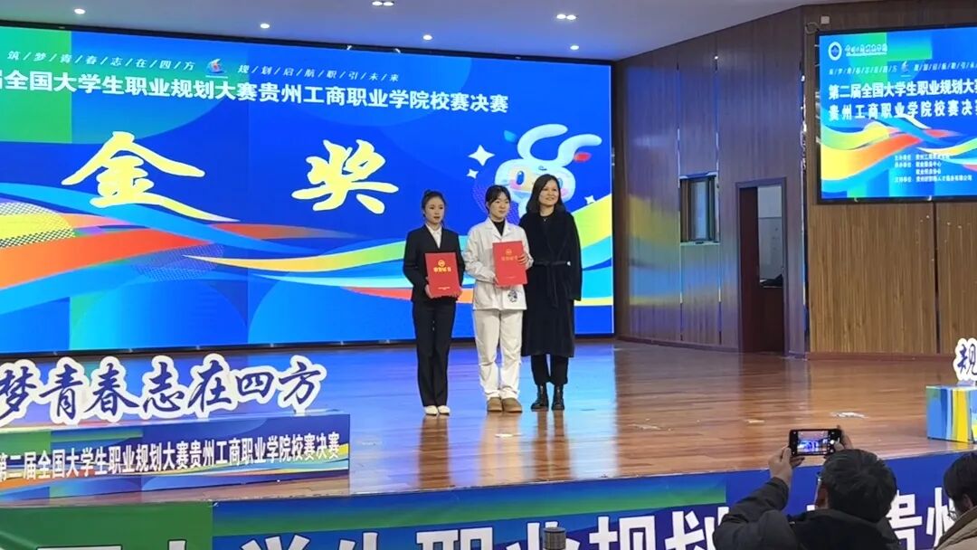 青春・榜 YOUNG | 黄德蓉：以蓝白匠心承非遗文脉，用青春锐气绘振兴新篇