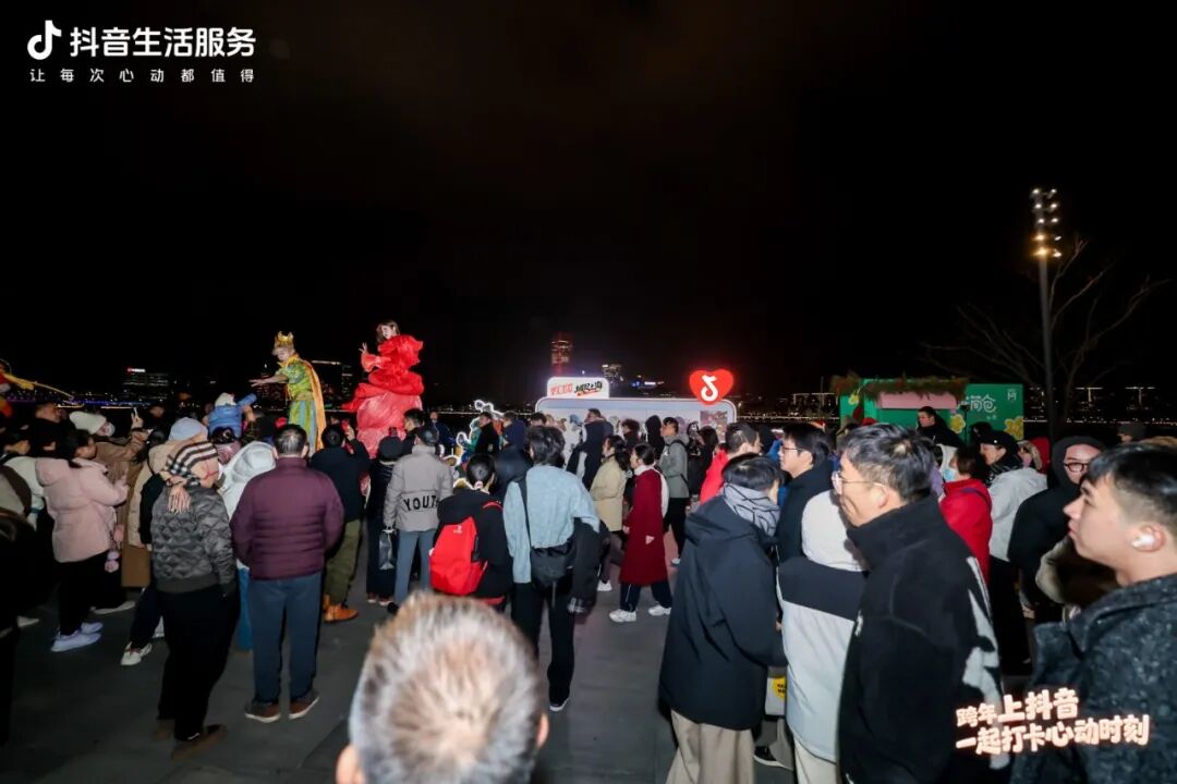 抖音生活跨年季，上海商圈里的心动时刻！