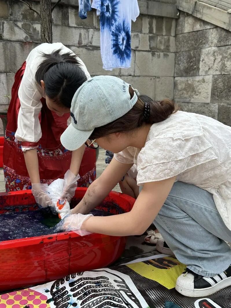 青春・榜 YOUNG | 黄德蓉：以蓝白匠心承非遗文脉，用青春锐气绘振兴新篇