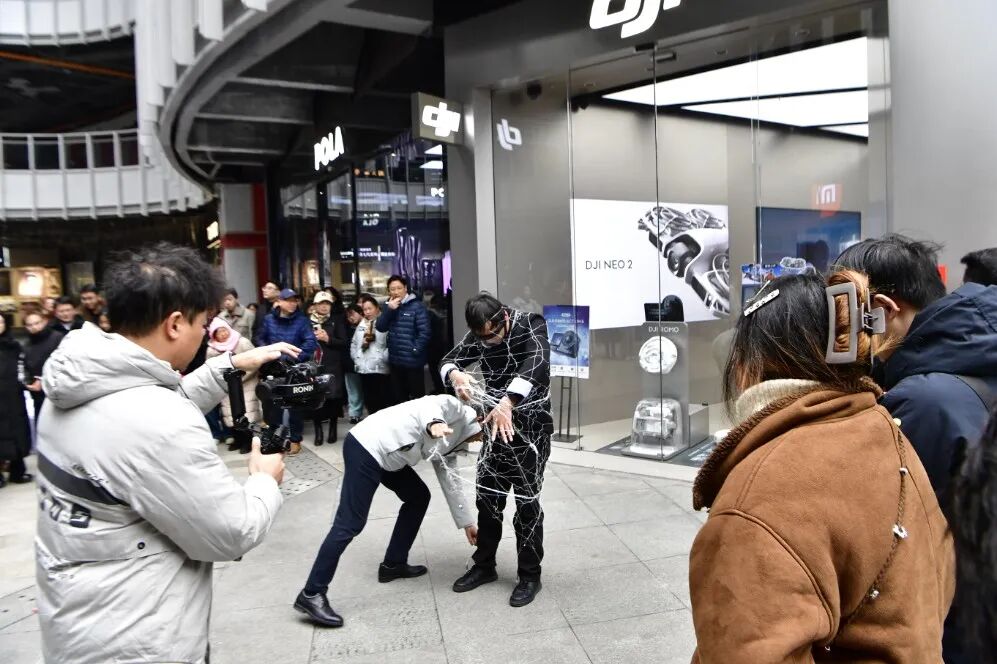 近百款机器人已就位!全球首家机器人6S店贵州首店落户观山湖 近百款机器人已就位!全球首家机器人6S店贵州首店落户观山湖