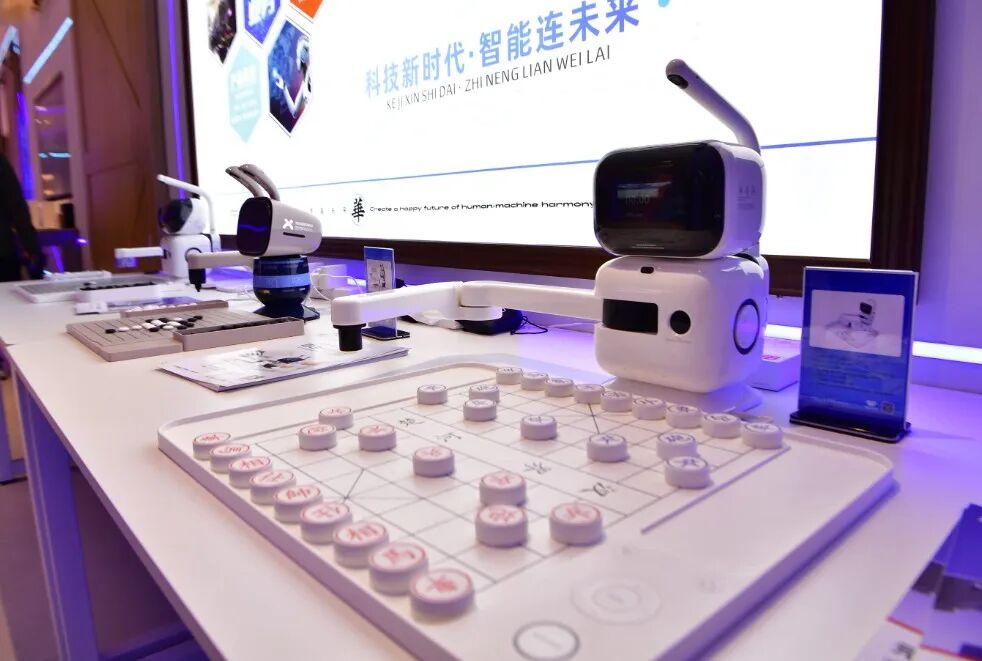 近百款机器人已就位!全球首家机器人6S店贵州首店落户观山湖 近百款机器人已就位!全球首家机器人6S店贵州首店落户观山湖