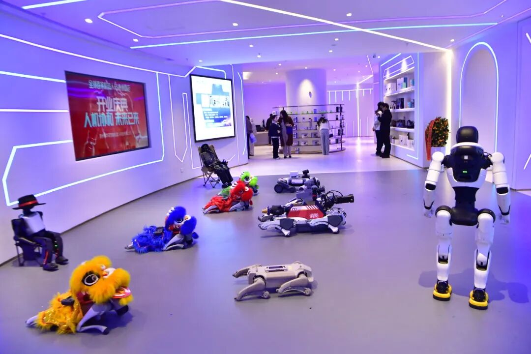 近百款机器人已就位!全球首家机器人6S店贵州首店落户观山湖 近百款机器人已就位!全球首家机器人6S店贵州首店落户观山湖
