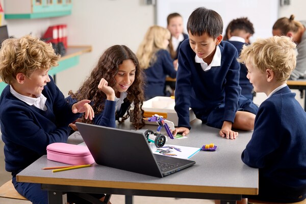 乐高®教育宣布推出专注于计算机科学与人工智能的动手实践式学习解决方案 乐高®教育宣布推出专注于计算机科学与人工智能的动手实践式学习解决方案