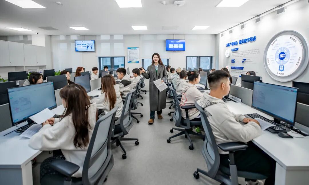 闪耀时刻！贵州工商职业学院160余名学子获省级荣誉