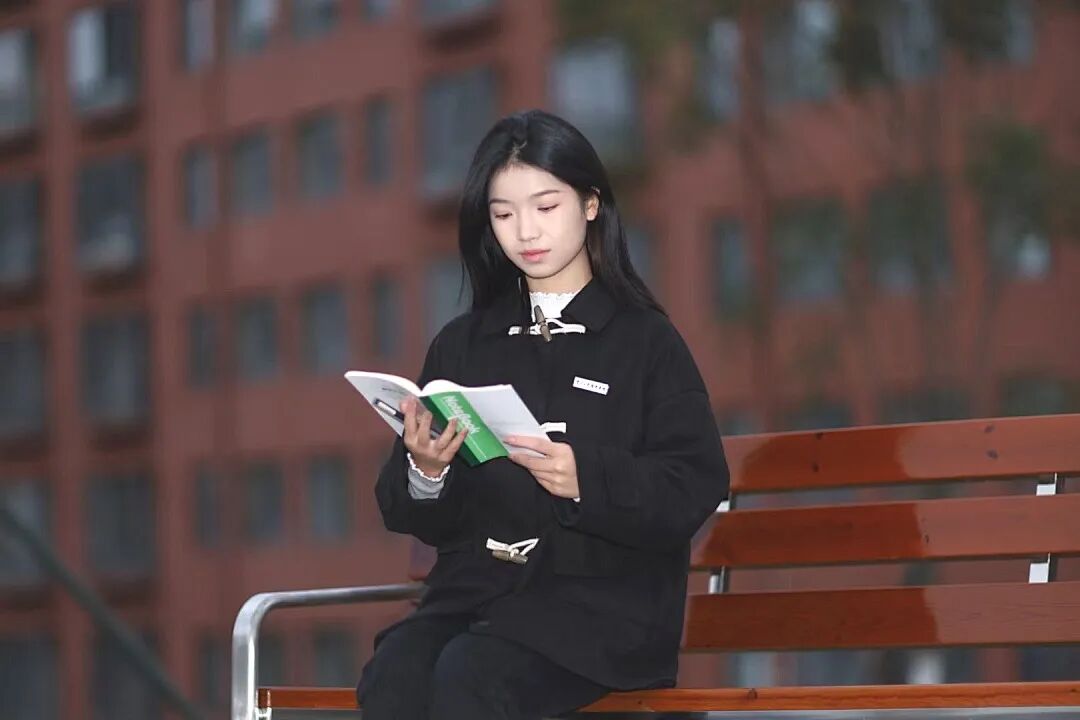 青春 · 榜YOUNG |六边形战士的养成笔记：当跨界成为常态，她的底气来自这三本“秘密武器”