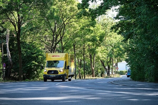 从可持续航空燃料到太阳能:DHL向2050年净零排放目标坚定前行 从可持续航空燃料到太阳能:DHL向2050年净零排放目标坚定前行