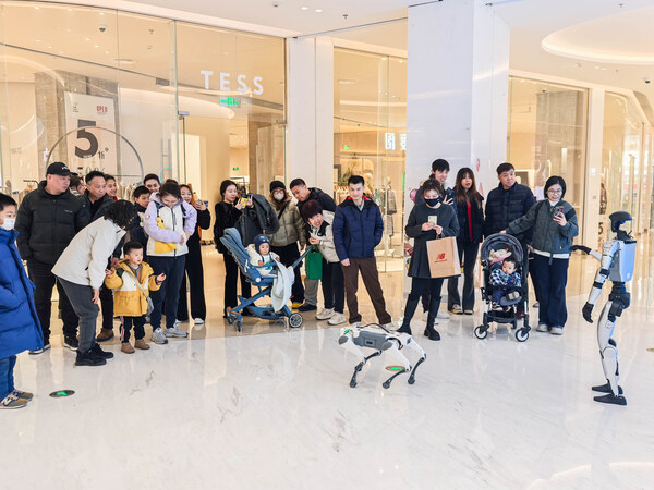 Robot Mall 机器人快闪店点亮北京又一核心商圈北辰荟