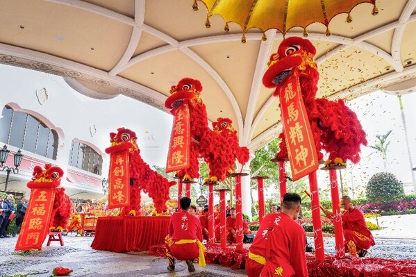 永利金龙醒狮喜迎春 骏马奔腾二十载辉煌