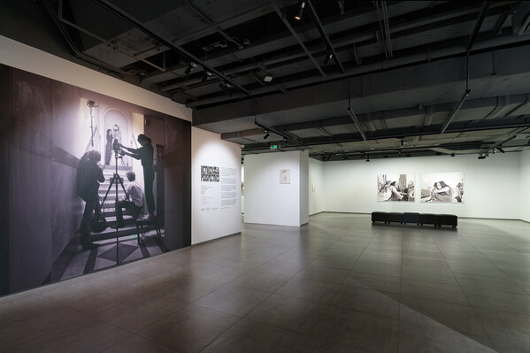 中比建交55周年 富士胶片影像空间呈现《Max Pinckers：视角之间》