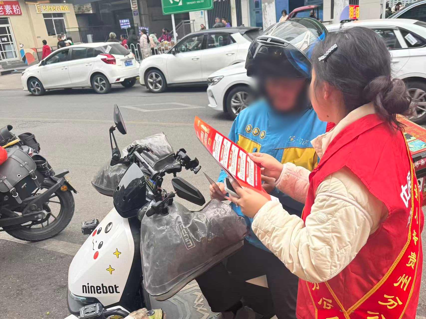 清朗金融护奔波 消保暖心守钱袋——“3·15”金融消保宣传教育活动走进外卖、快递一线