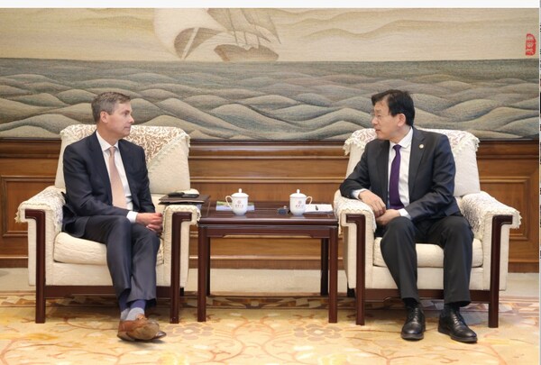 礼来CEO戴文睿到访清华 会见校长李路明