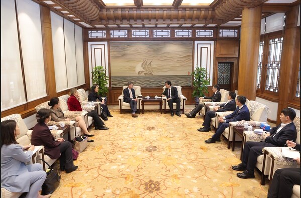 礼来CEO戴文睿到访清华 会见校长李路明