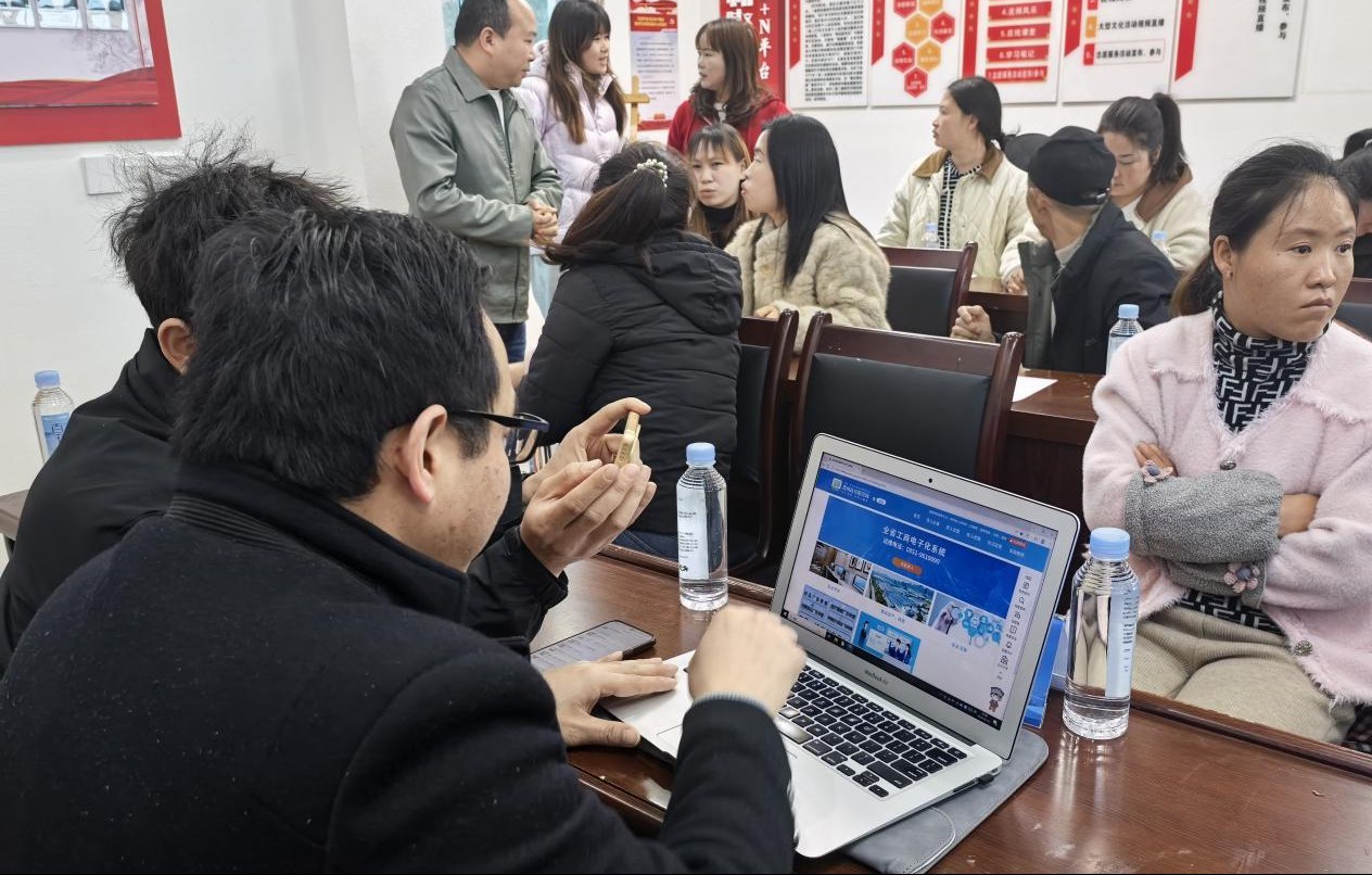 观山湖区第一期创业创新大讲堂顺利开讲