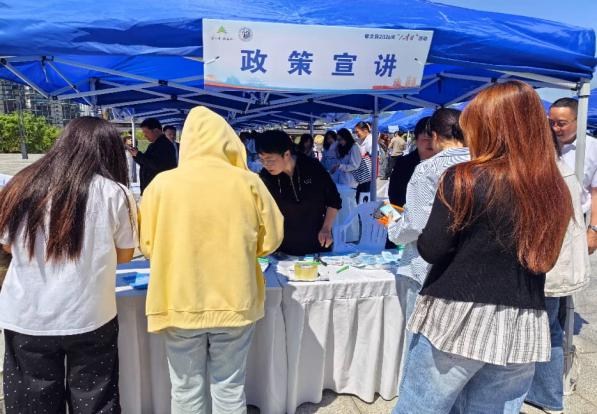 修文县2026年“人才日”系列活动走进贵州中医药大学时珍学院