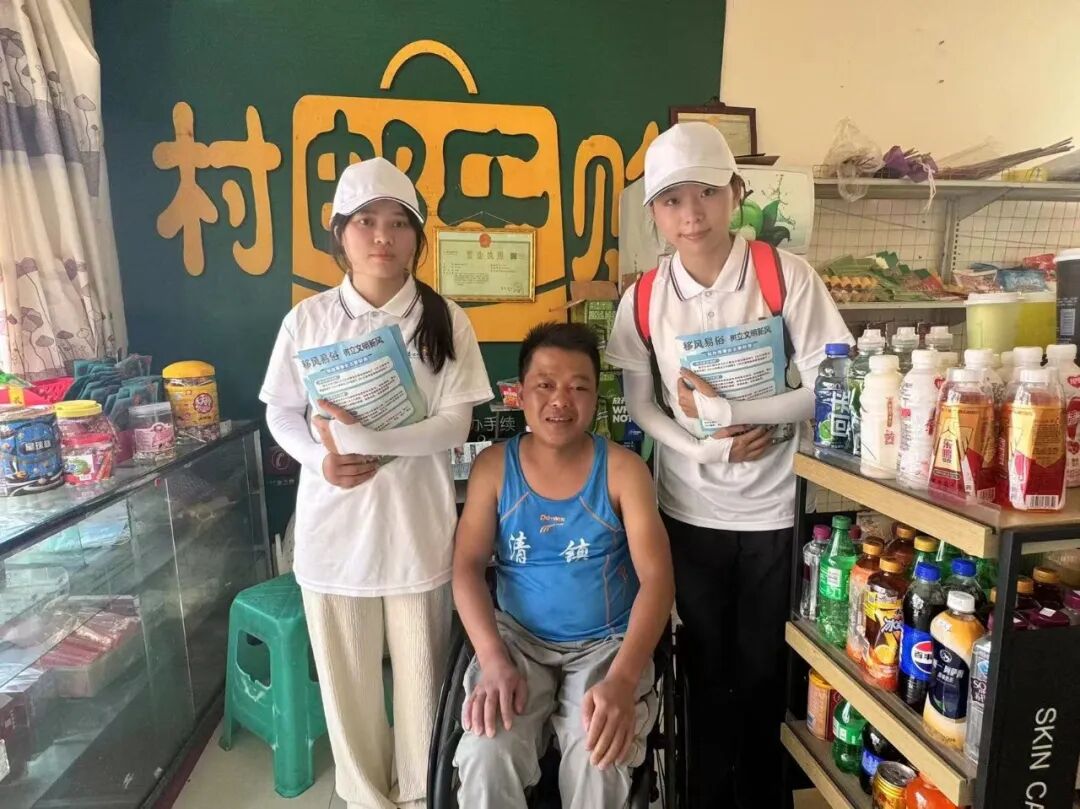 青春 · 榜YOUNG | 万明元：四次“三下乡”，他将“为人民服务”写在青春足迹