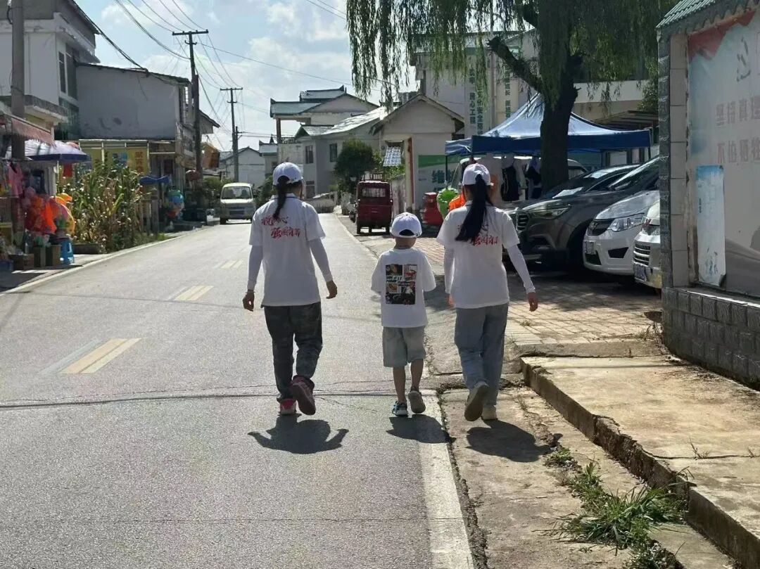 青春 · 榜YOUNG | 万明元：四次“三下乡”，他将“为人民服务”写在青春足迹