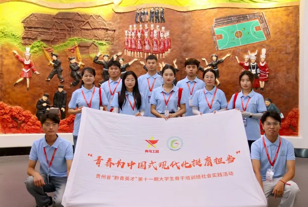 青春 · 榜YOUNG | 万明元：四次“三下乡”，他将“为人民服务”写在青春足迹