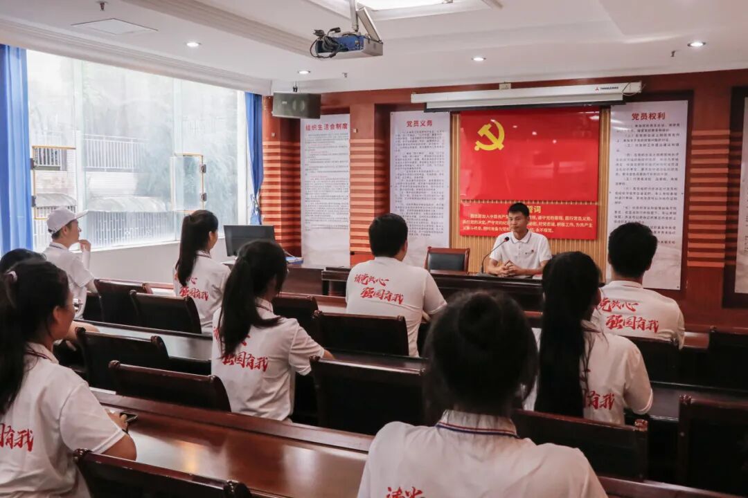 青春 · 榜YOUNG | 万明元：四次“三下乡”，他将“为人民服务”写在青春足迹