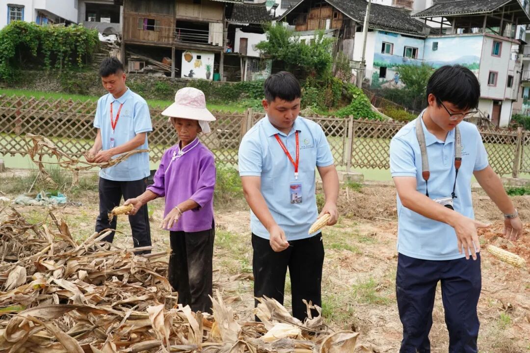 青春 · 榜YOUNG | 万明元：四次“三下乡”，他将“为人民服务”写在青春足迹
