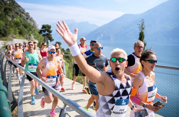 匹克携手意大利环加尔达湖马拉松 国际化布局迈入立体深耕新阶段 匹克携手意大利环加尔达湖马拉松 国际化布局迈入立体深耕新阶段