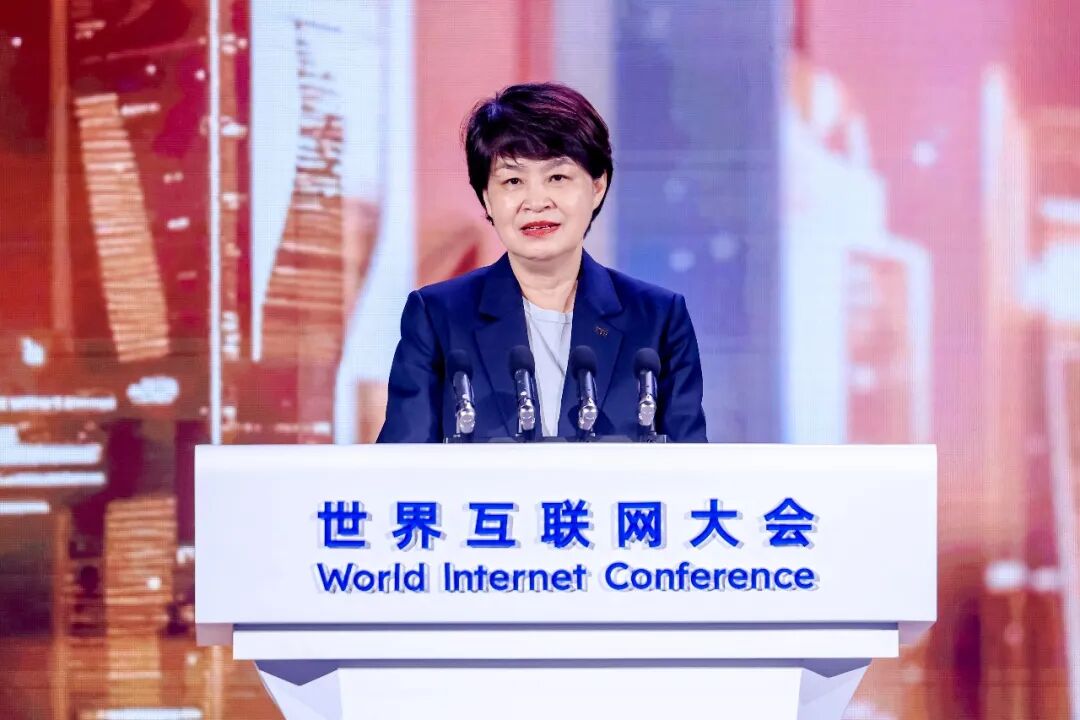 中兴通讯董事长方榕:以智能体为引擎,共创数智新未来 中兴通讯董事长方榕:以智能体为引擎,共创数智新未来