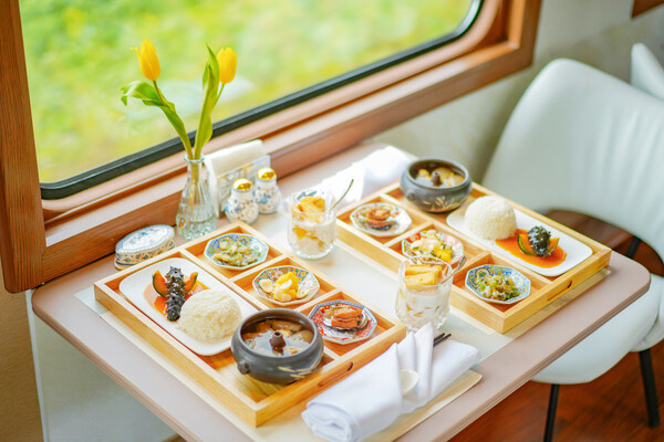 澜湄号跨境专列与精品自驾西沙邮轮，中旅定义"五一"旅行新范式