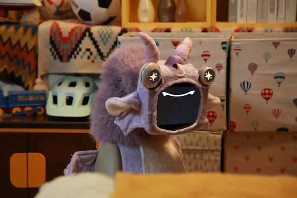 当宠物节遇见赛博生命体，OlloBot以生命感科技重新定义数字陪伴