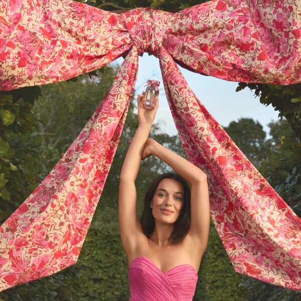 标志性英国品牌Laura Ashley推出四款受档案印刷灵感启发的香水