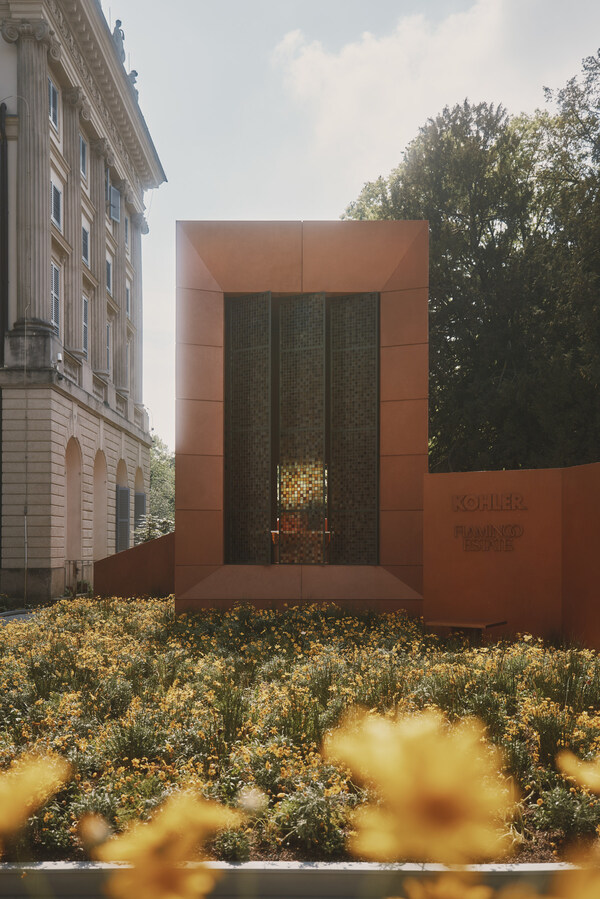 Kohler与Flamingo Estate在米兰设计周打造一座融合仪式感、自然意象与工艺精神的雕塑式浴室空间