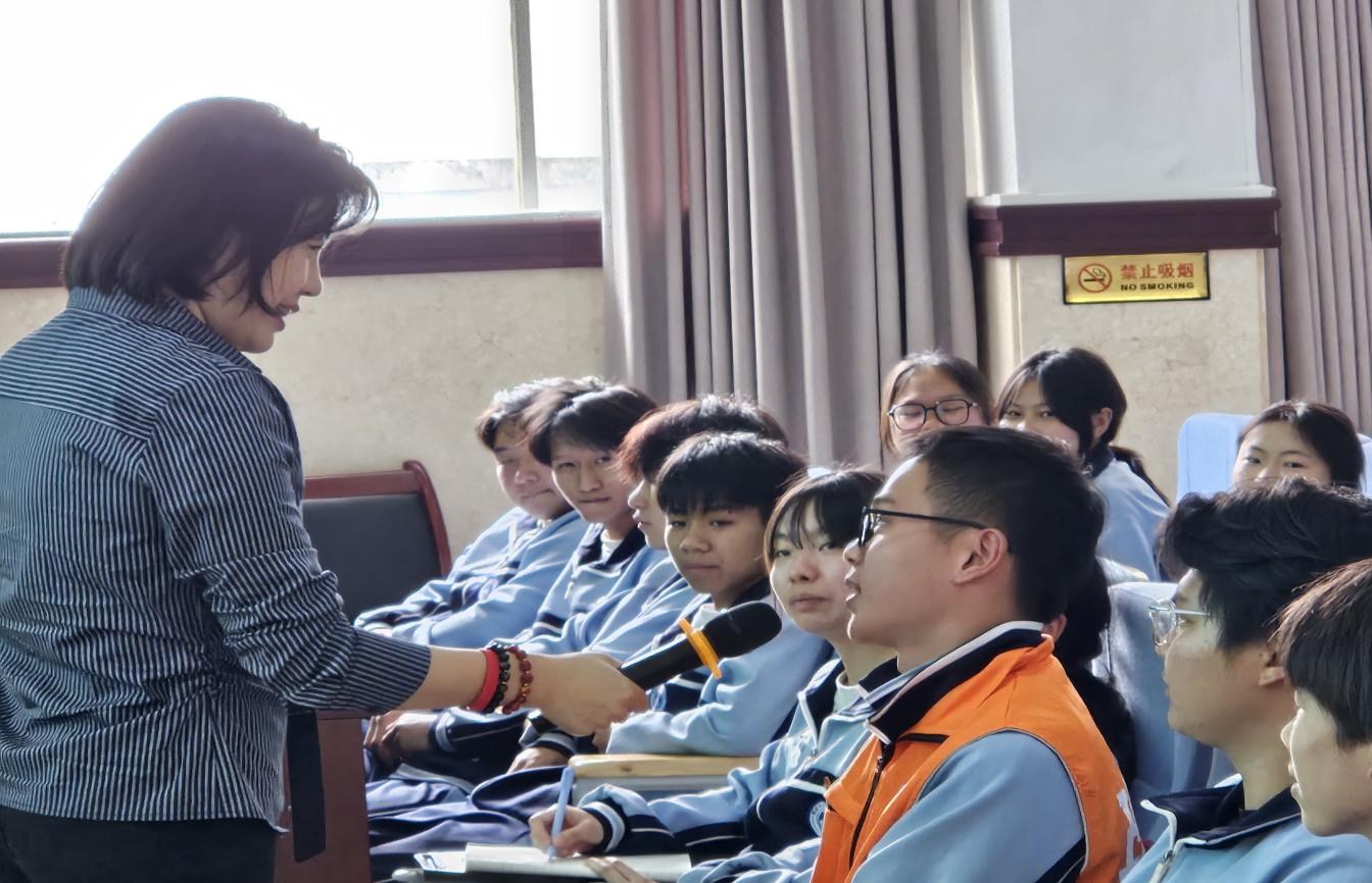 职引黔程·点亮未来 | 贵阳市云岩区2026年“职业指导进校园活动”顺利开展