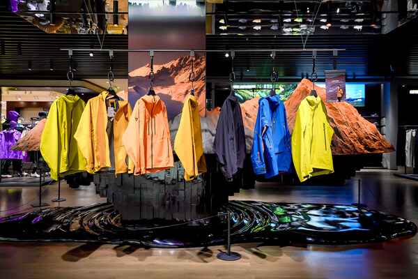 安踏成都春熙路ARENA竞技场店正式开业，打造城市运动文化新地标