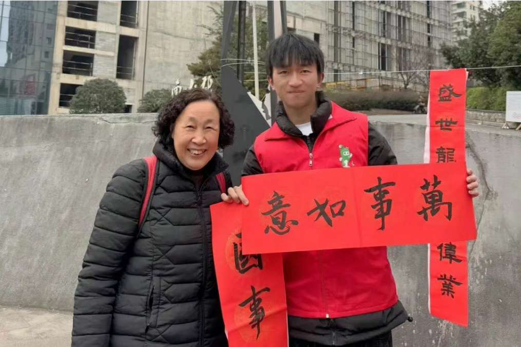 青春 · 榜YOUNG | 肖礼波：志愿服务时长超1000小时，用五次返乡回答“青年能为家乡做什么”