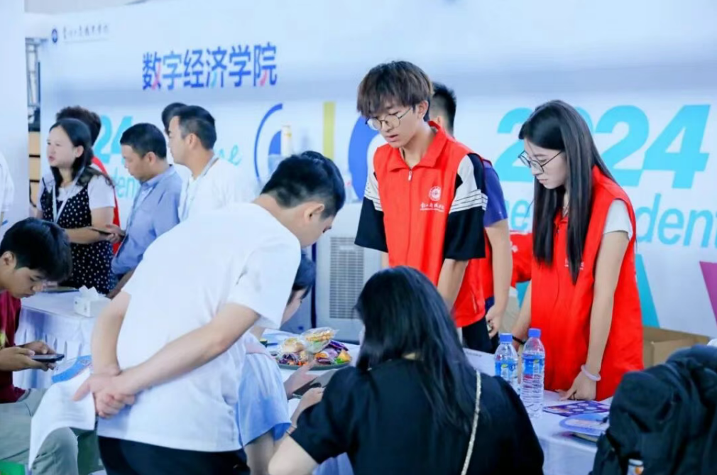 青春 · 榜YOUNG | 肖礼波：志愿服务时长超1000小时，用五次返乡回答“青年能为家乡做什么”