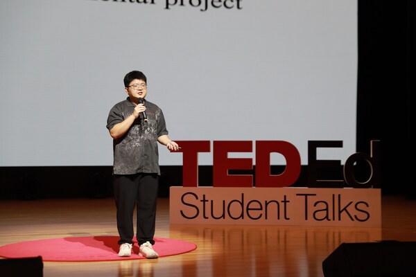 华师希平双语学校举办第四届英语节TED演讲盛会：五位学子用英语讲述成长故事