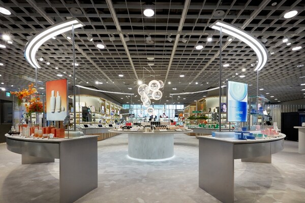爱茉莉太平洋承载“Create New Beauty”企业愿景的 “爱茉莉龙山”旗舰店盛大开业