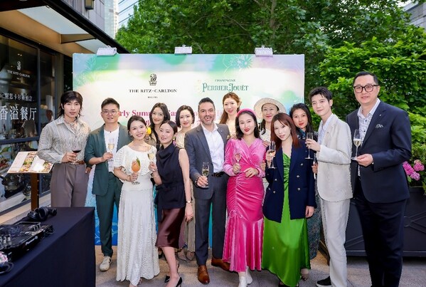 北京丽思卡尔顿酒店举办「初夏食光・露台飨乐」主题派对