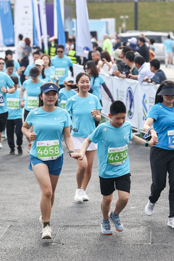 渣打上海10公里跑活力开赛，以多元融合助力上海打造"国际体育赛事之都"