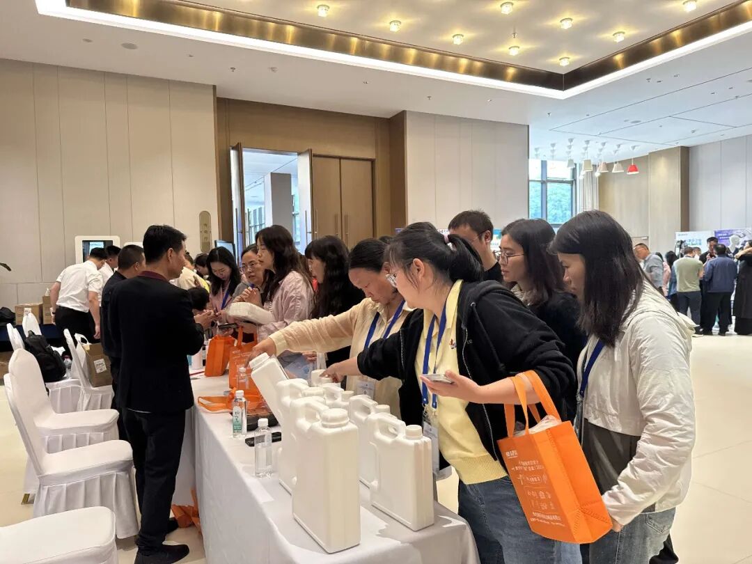 聚焦感控前沿 彰显本土实力——贵州百草轩消毒用品亮相全省医院感染管理学术年会
